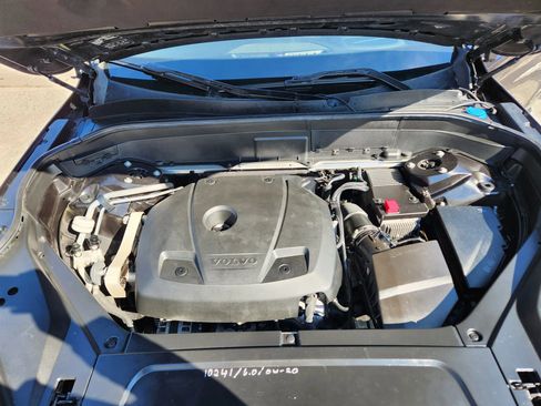 Used 2017 Volvo XC90 T5 Momentum w/ Vision Package image 38