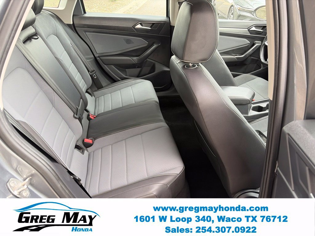 Used 2025 Volkswagen Jetta SE FWD image 15