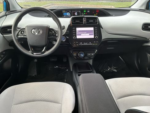 Used 2020 Toyota Prius LE AWD/4WD image 28