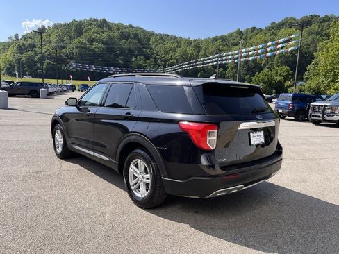 Used 2023 Ford Explorer XLT w/ Equipment Group 202A image 10