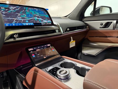 New 2026 Cadillac Vistiq Platinum AWD/4WD image 29