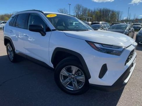 Used 2025 Toyota RAV4 LE AWD/4WD image 8