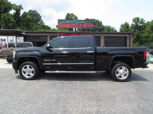 Used 2015 GMC Sierra 2500 Denali w/ Duramax Plus Package AWD/4WD image 2