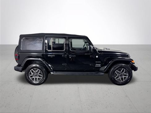 Used 2024 Jeep Wrangler Unlimited Sahara w/ Technology Group AWD/4WD image 6