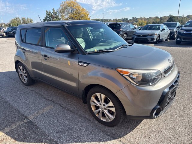Used 2016 Kia Soul + w/ Primo Package FWD image 2