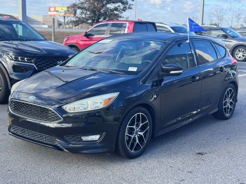 Used 2015 Ford Focus SE w/ SE Sport Package image 3