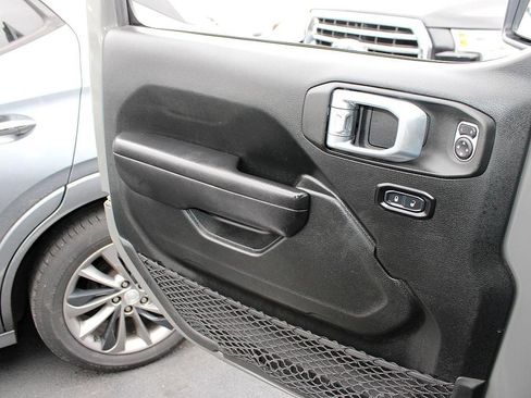 Used 2021 Jeep Wrangler Unlimited Rubicon image 9