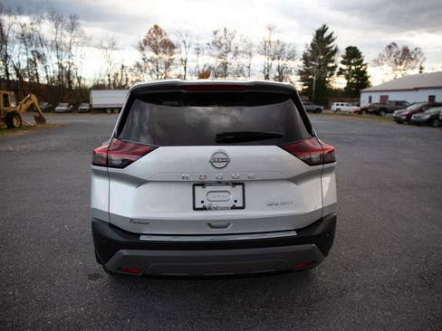 Used 2022 Nissan Rogue SV image 5