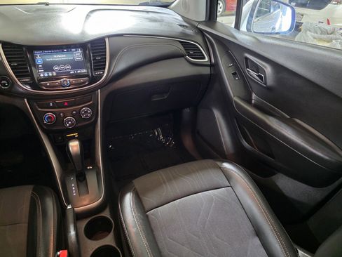 Used 2019 Chevrolet Trax LT w/ LT Convenience Package image 17