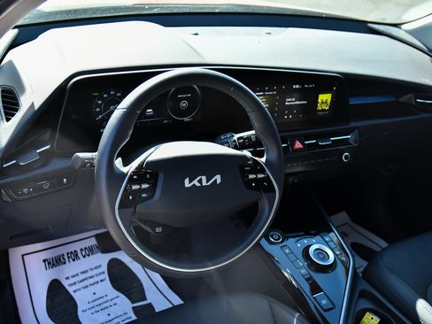 Used 2023 Kia Niro Wind FWD image 16