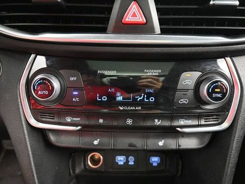 Used 2019 Hyundai Santa Fe Limited AWD/4WD image 22
