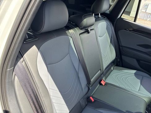 New 2026 Volkswagen Tiguan SE R-Line AWD/4WD image 36