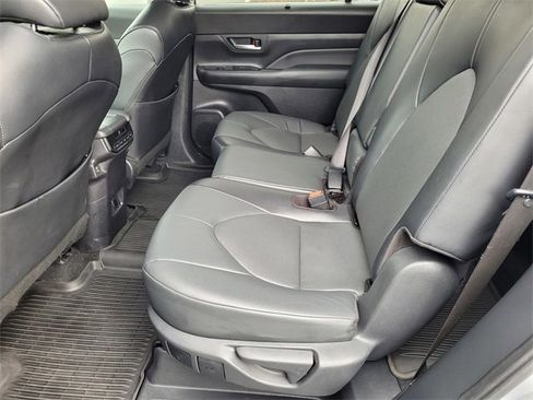 Certified 2024 Toyota Grand Highlander XLE image 18
