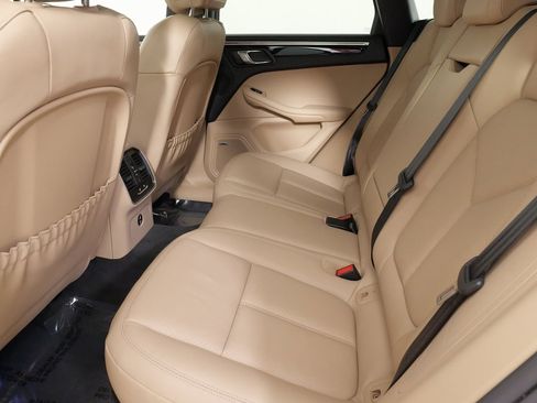 Used 2025 Porsche Macan image 43