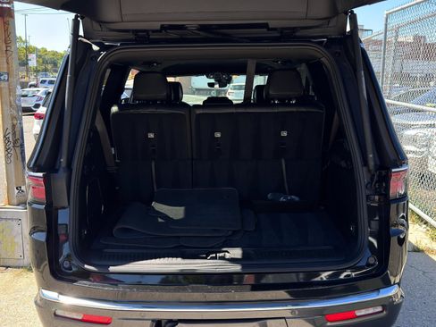 Used 2022 Jeep Wagoneer Series II image 8