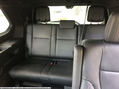 Used 2024 Toyota Sequoia Platinum AWD/4WD image 9
