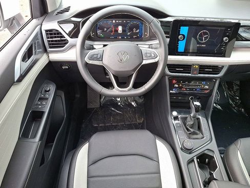 New 2026 Volkswagen Taos SEL image 7
