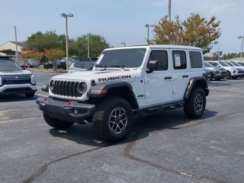 Used 2024 Jeep Wrangler Unlimited Rubicon AWD/4WD image 2