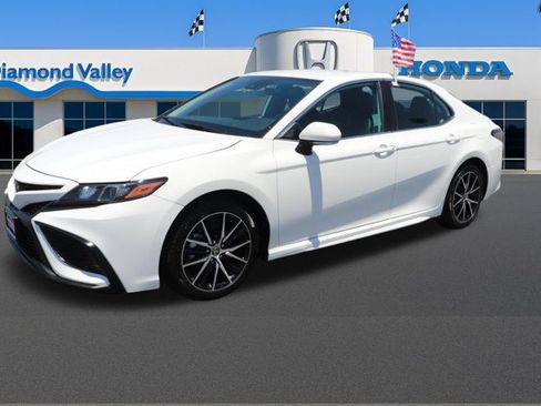 Used 2023 Toyota Camry SE FWD image 3