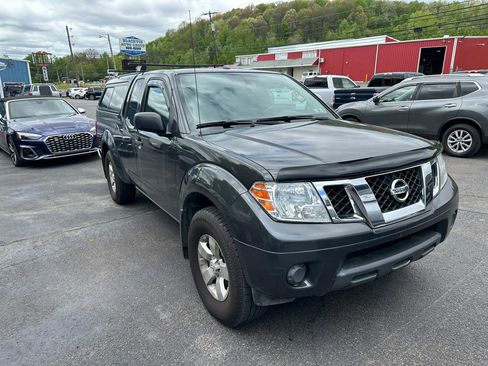 Used 2012 Nissan Frontier SV w/ SV Premium Utility Pkg AWD/4WD image 2
