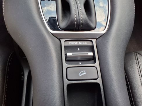Certified 2024 Honda HR-V EX-L image 16