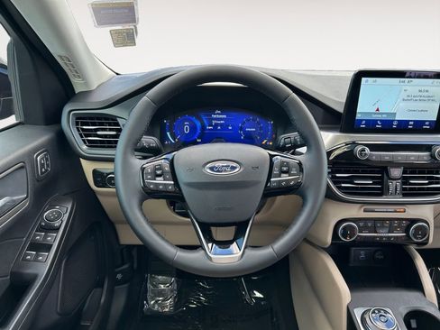 Used 2022 Ford Escape Titanium w/ Class II Trailer Tow Package image 15