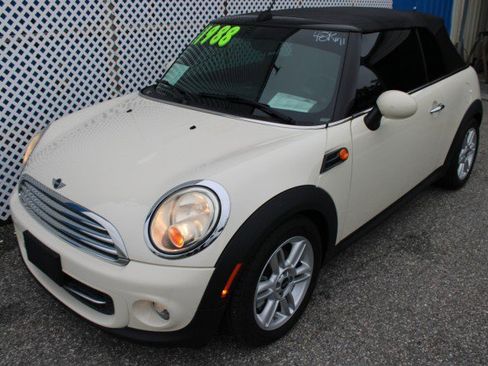 Used 2015 MINI Cooper Convertible image 8