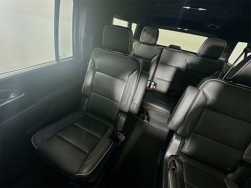 Used 2023 Chevrolet Suburban Premier image 12