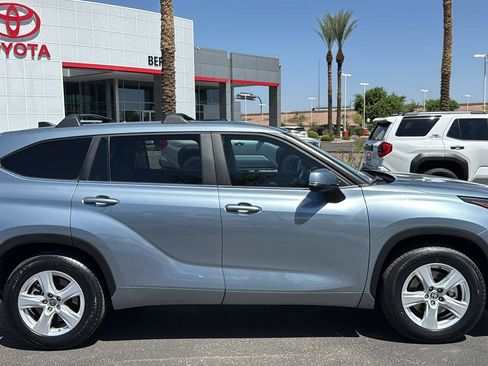 Used 2023 Toyota Highlander LE FWD image 10