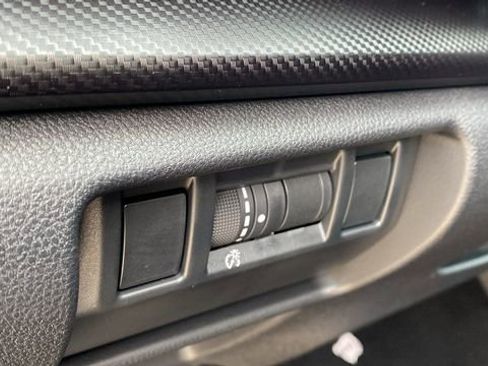 Certified 2025 Subaru Crosstrek 2.0i Premium image 17