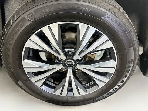 Used 2023 Nissan Rogue SV AWD/4WD image 11
