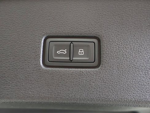 Used 2024 Audi Q8 Premium Plus w/ Premium Plus Package image 16