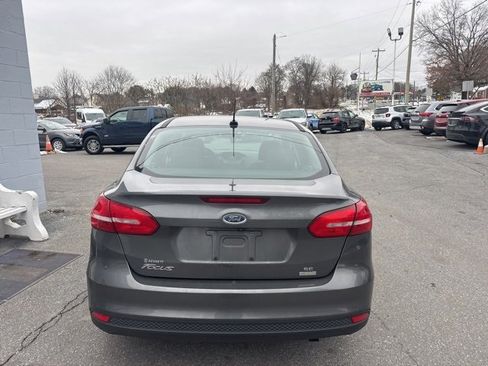 Used 2017 Ford Focus SE image 5