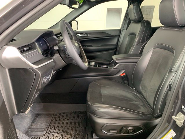 Used 2023 Jeep Grand Cherokee Altitude AWD/4WD image 20