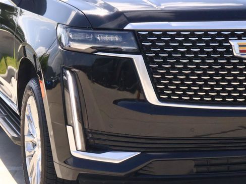 Used 2023 Cadillac Escalade Premium Luxury AWD/4WD image 9