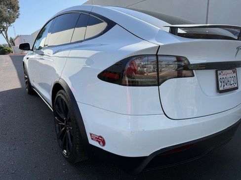 Used 2022 Tesla Model X Plaid image 10