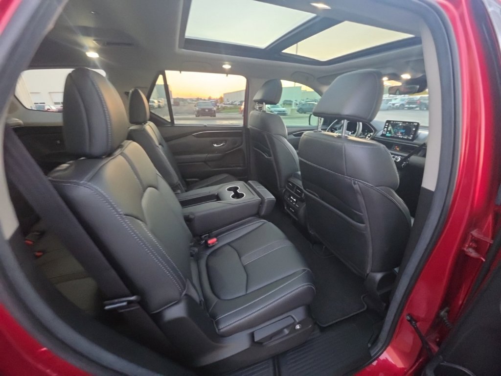 Used 2025 Honda Pilot Touring image 32