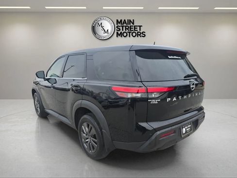 Used 2023 Nissan Pathfinder S image 3