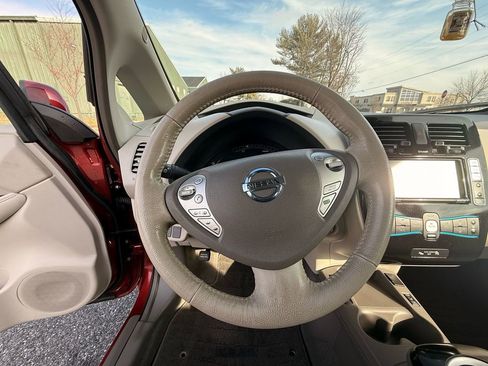Used 2013 Nissan Leaf SV w/ LED & Quick Charge Pkg image 19