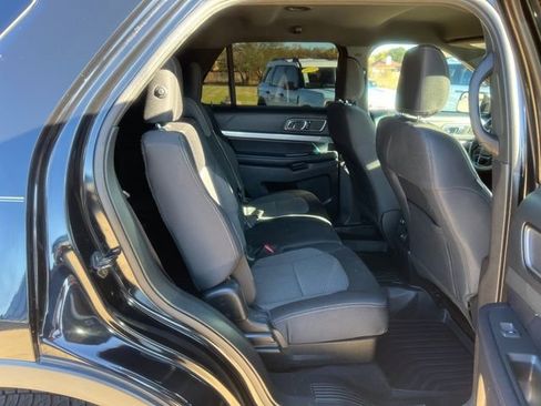 Used 2018 Ford Explorer XLT image 27