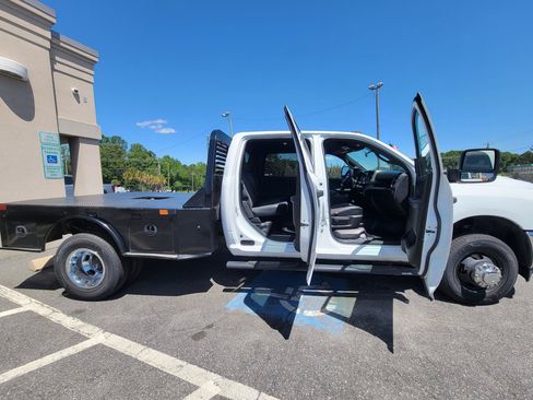 Used 2023 RAM 3500 Tradesman w/ Chrome Appearance Group AWD/4WD image 21