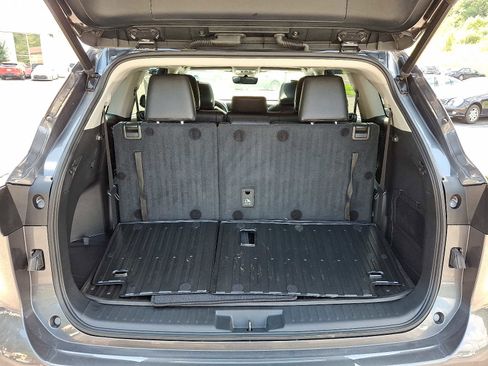 Used 2022 Toyota Highlander XLE image 29