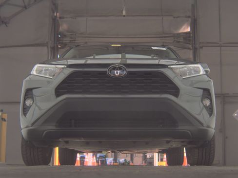 Used 2021 Toyota RAV4 XLE w/ Convenience Package FWD image 3