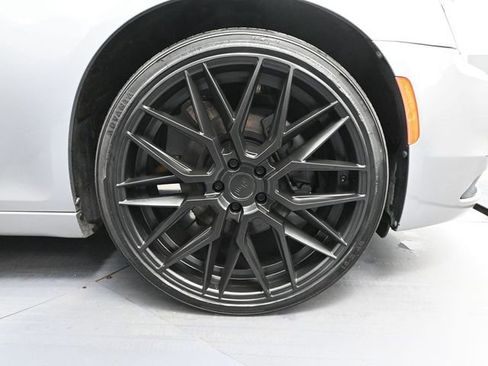 Used 2018 Chrysler 300 S w/ Beats Audio Group image 16