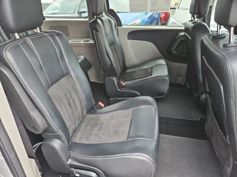 Used 2019 Dodge Grand Caravan SXT FWD image 20