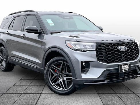 Used 2025 Ford Explorer ST-Line w/ ST-Line Street Pack AWD/4WD image 2
