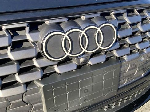 Used 2025 Audi Q5 Premium w/ Convenience Package image 31