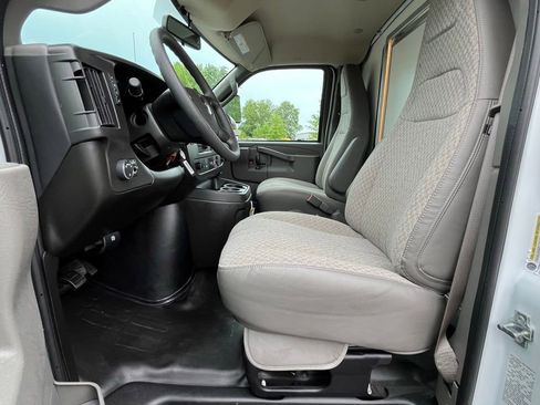 Used 2025 GMC Savana 3500 w/ Power Convenience Package RWD image 10