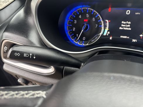 Used 2018 Chrysler Pacifica Touring-L Plus FWD image 28