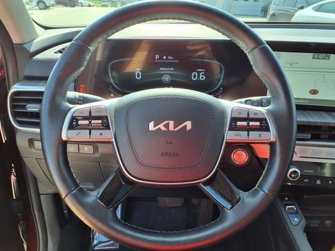 Used 2024 Kia Telluride EX w/ EX Captain's Chair Package image 17